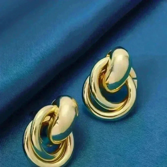 Simple Geometric Circle Knot Earrings - Picture 2 of 5